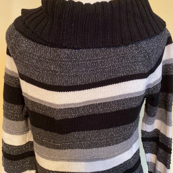 WHBM sweater - Picture 10 of 11